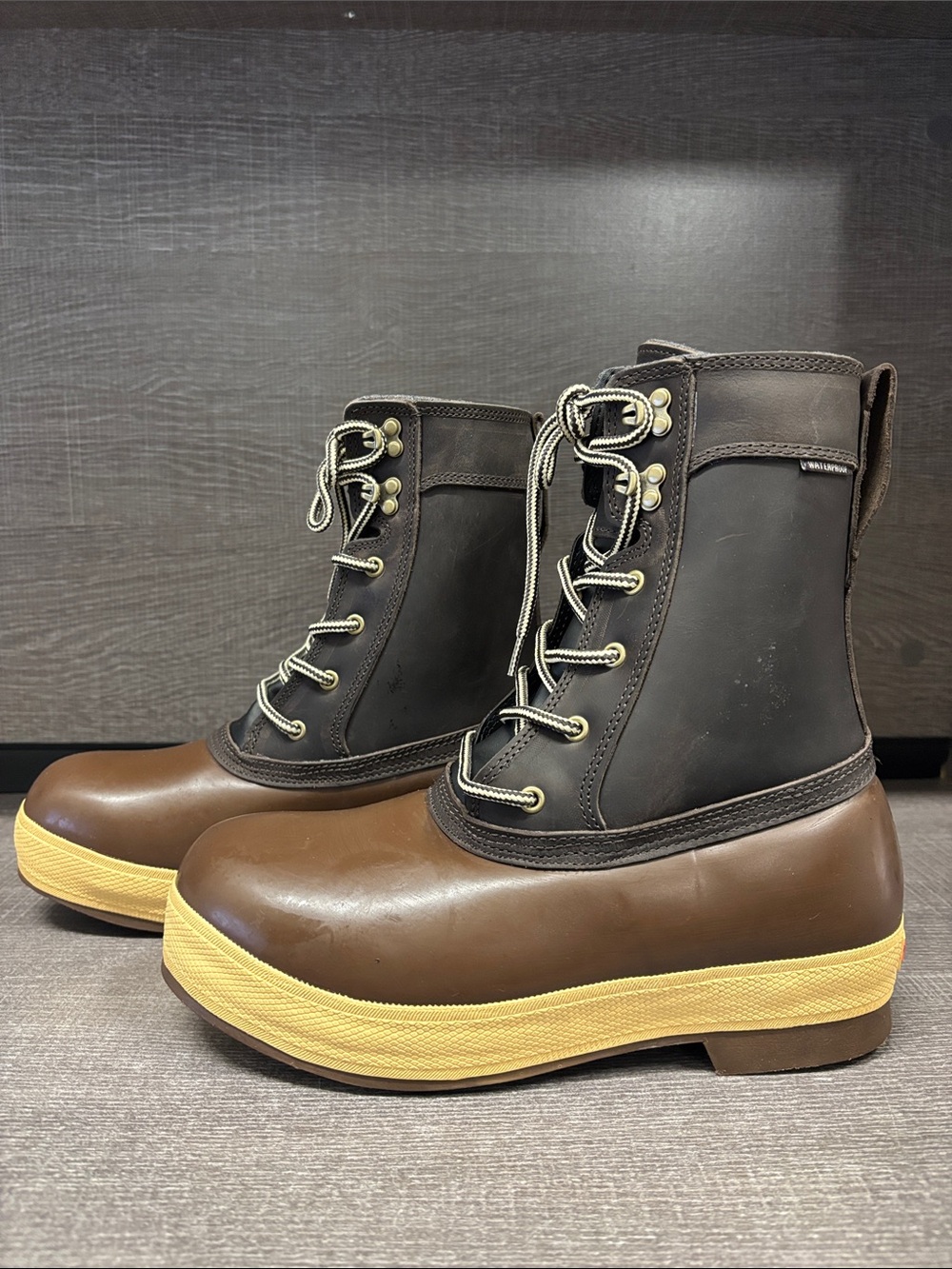 Men's Xtratuf 8" Legacy Lace Boots (Brown) - Size 7